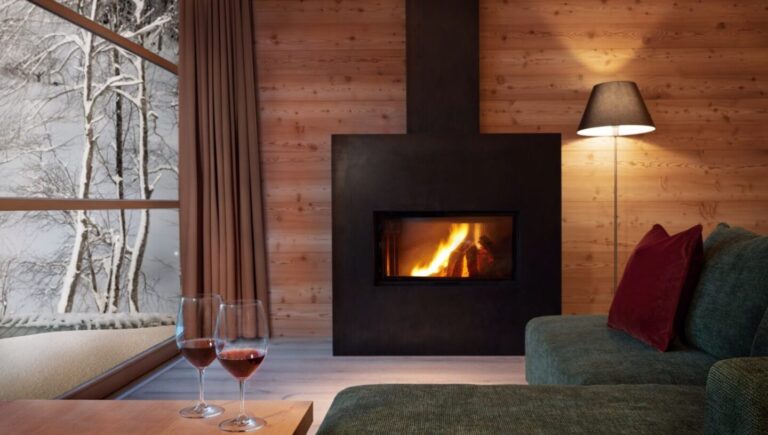 Adler Lodge Ritten Kaminfeuer im Winter