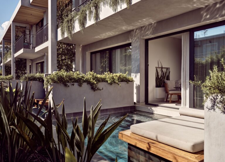 Select Green Hotels Contessina Suites and spa swim up suite
