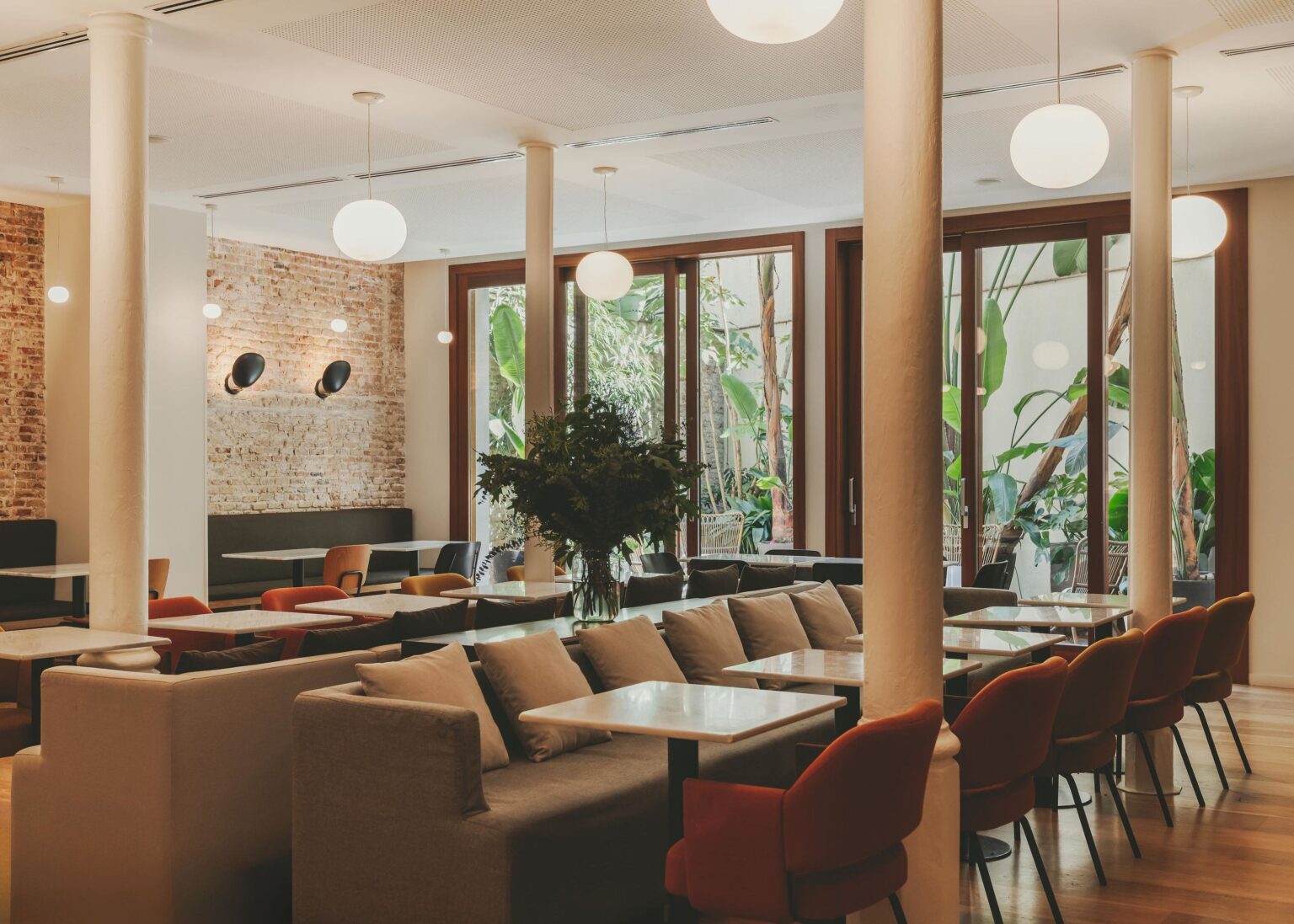 Select Green Hotels Hotel Regina Barcelona breakfast room