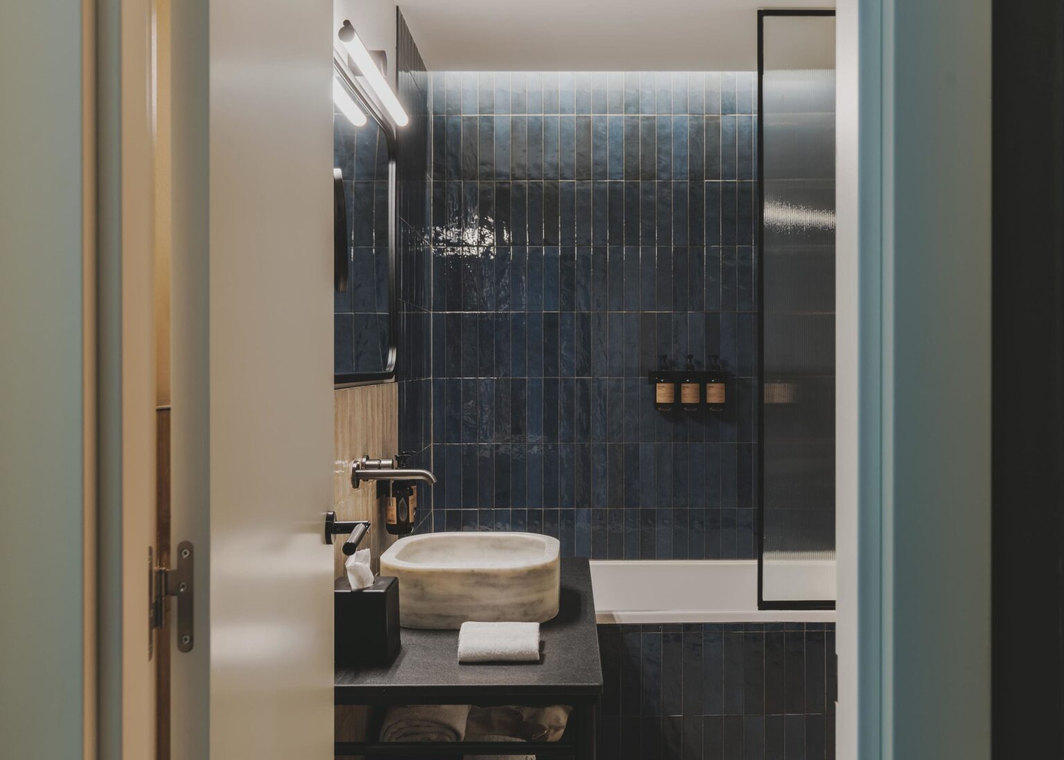 Select Green Hotels Hotel Regina Barcelona bathroom