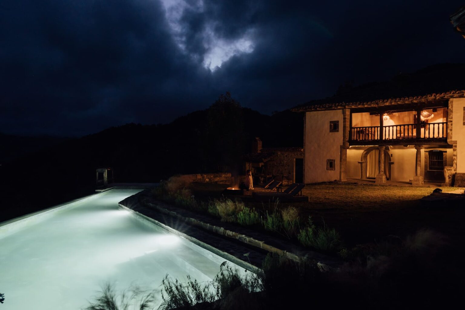 Select Green Hotels Solo Palacio pool at night