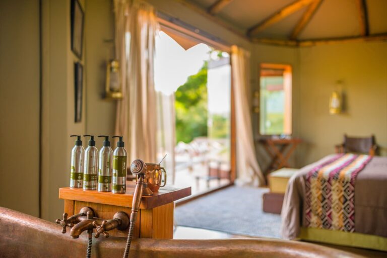 Select Green Hotels Sala's Camp - Masai Mara bathroom and amenities