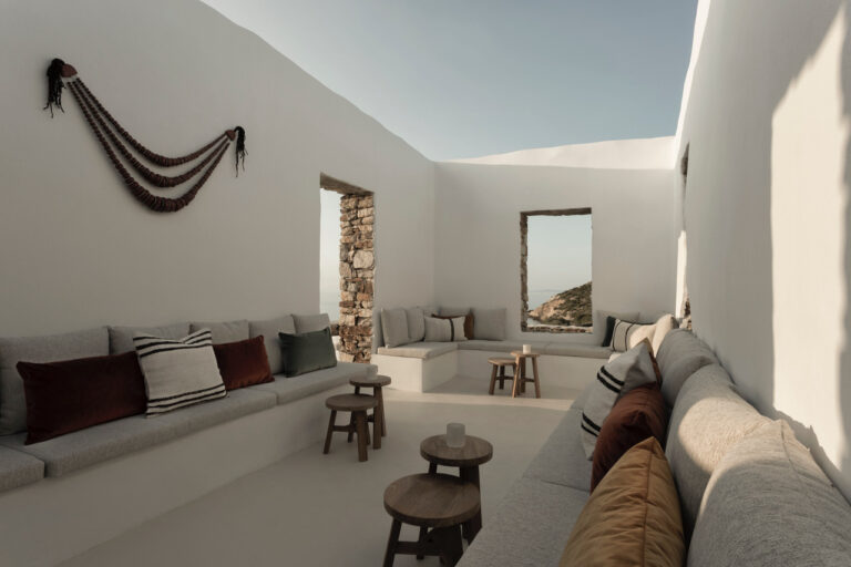Select Green Hotels The Rooster Antiparos bar