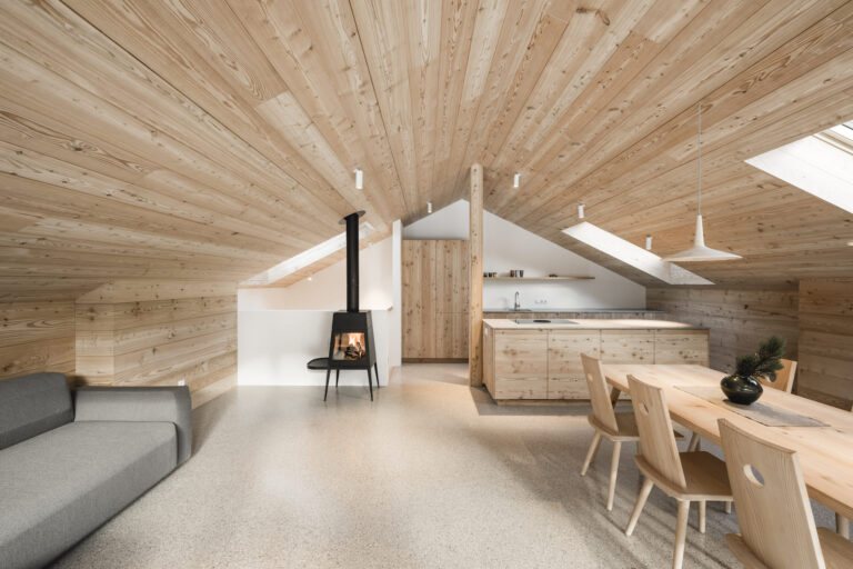 Select Green Hotels Karerhof Bio Bauernhof in Südtirol modernes Apartment mit Kamin